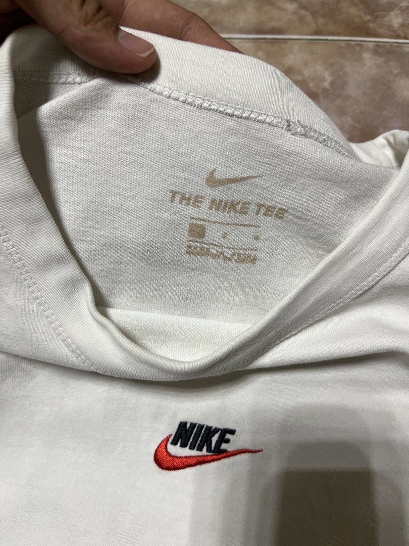 Nike NSW Premium Shirt (Category: Tshirts & Polo Shirts ) located in Iligan City. Submitted by curatedthrift.26 (Listing ID 1460854886, Image 2). Description: Nike NSW Premium Shirt size Large authentic negotiable.