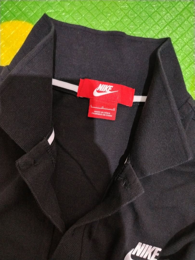 Nike Polo Shirt (Category: Tshirts & Polo Shirts ) located in Dasmarinas. Submitted by amthriftmixph.2001 (Listing ID 1460728210, Image 2). Description: BRAND: Nike SIZE: Small DIMES: 18" Width x 31" Length CONDITION: 8.9/10 COLOR RATE: 9/10 TAGS: With Brand Tags ISSUE: Crack logo print.