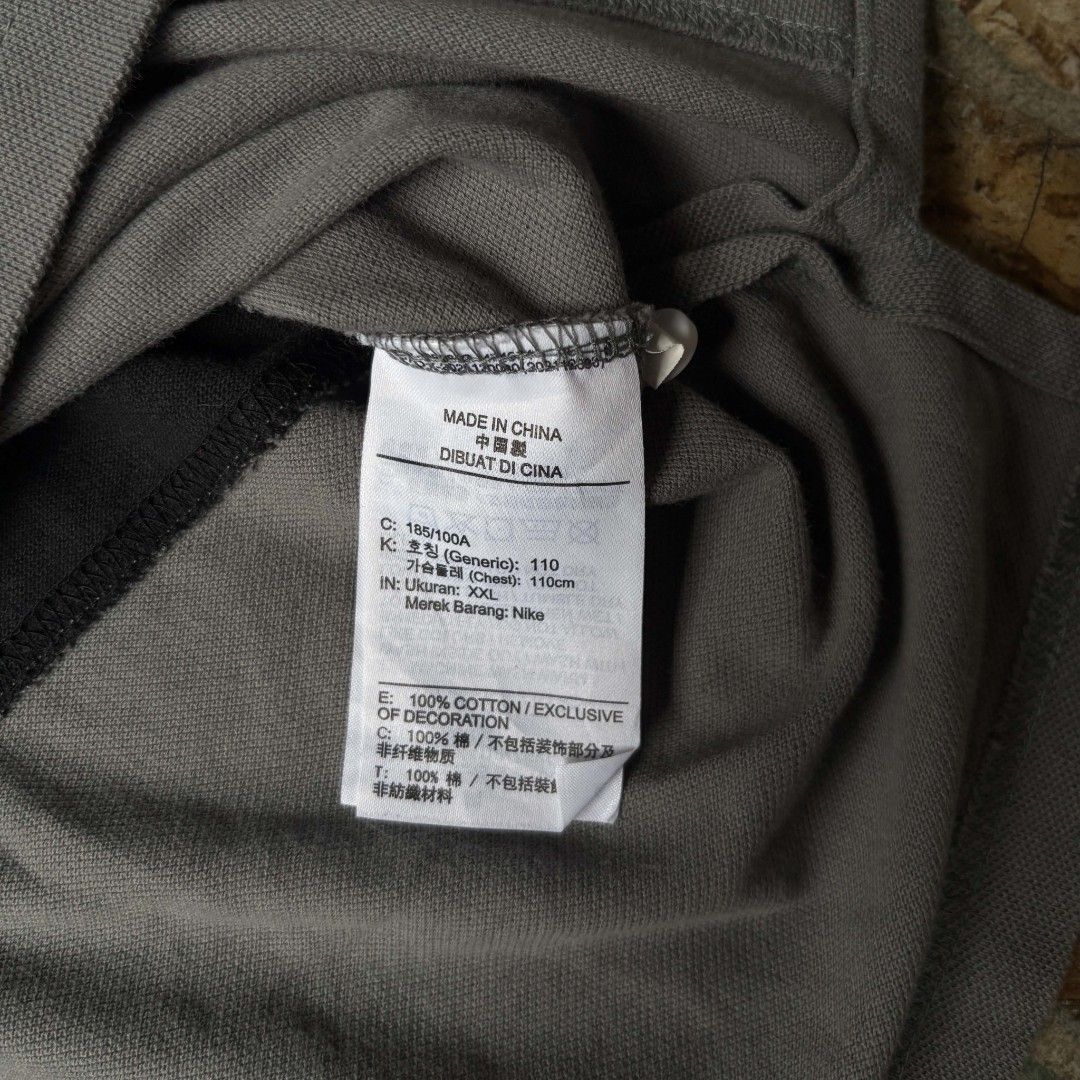 Nike Polo Shirt (Category: Activewear) located in Manila. Submitted by thriftinefolife (Listing ID 1460852430, Image 3). Description: Nike Polo Shirt Excellent Condition No Issue & Flaws.