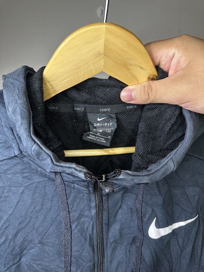 NIKE PRO HOODIE (Category: Coats, Jackets and Outerwear) located in Molave. Submitted by thriftmate13 (Listing ID 1460721181, Image 2). Description: .