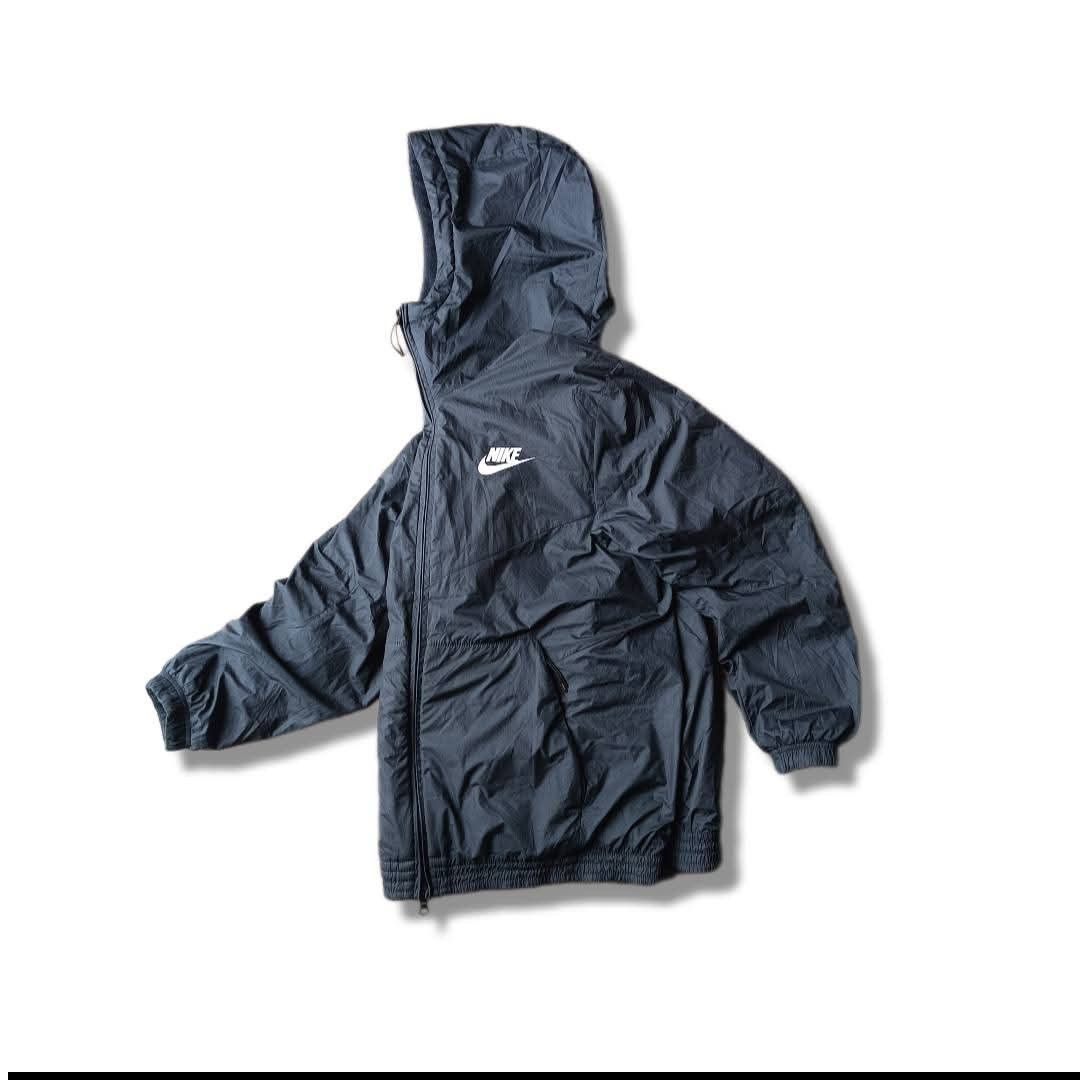Nike Puff Windbreaker (Category: Coats, Jackets and Outerwear) located in San Luis. Submitted by 3fted.au (Listing ID 1460819154, Image 1). Description: Nike Puffed Dual Zip Windbreaker Fits L-XL Excellent Condition 9.5/10 Color Rate Issue: see comments Length: 28.5 Width: 24 (pit to pit).