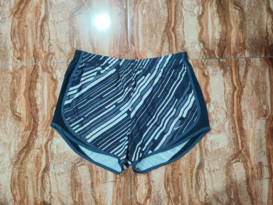 Nike Running Short (Category: Activewear) located in General Santos City (Dadiangas). Submitted by alfredanth42291 (Listing ID 1460756041, Image 1). Description: NIKE RUNNING SHORT pale dark blue/light grey womens M W: 30-40 L: 12 -quickdry -w/ inner brief -1 inner pocket note: -pwede lagyan drawstring ✓excellent condition 225 #running #sports #pickleball #jogging #drifit.