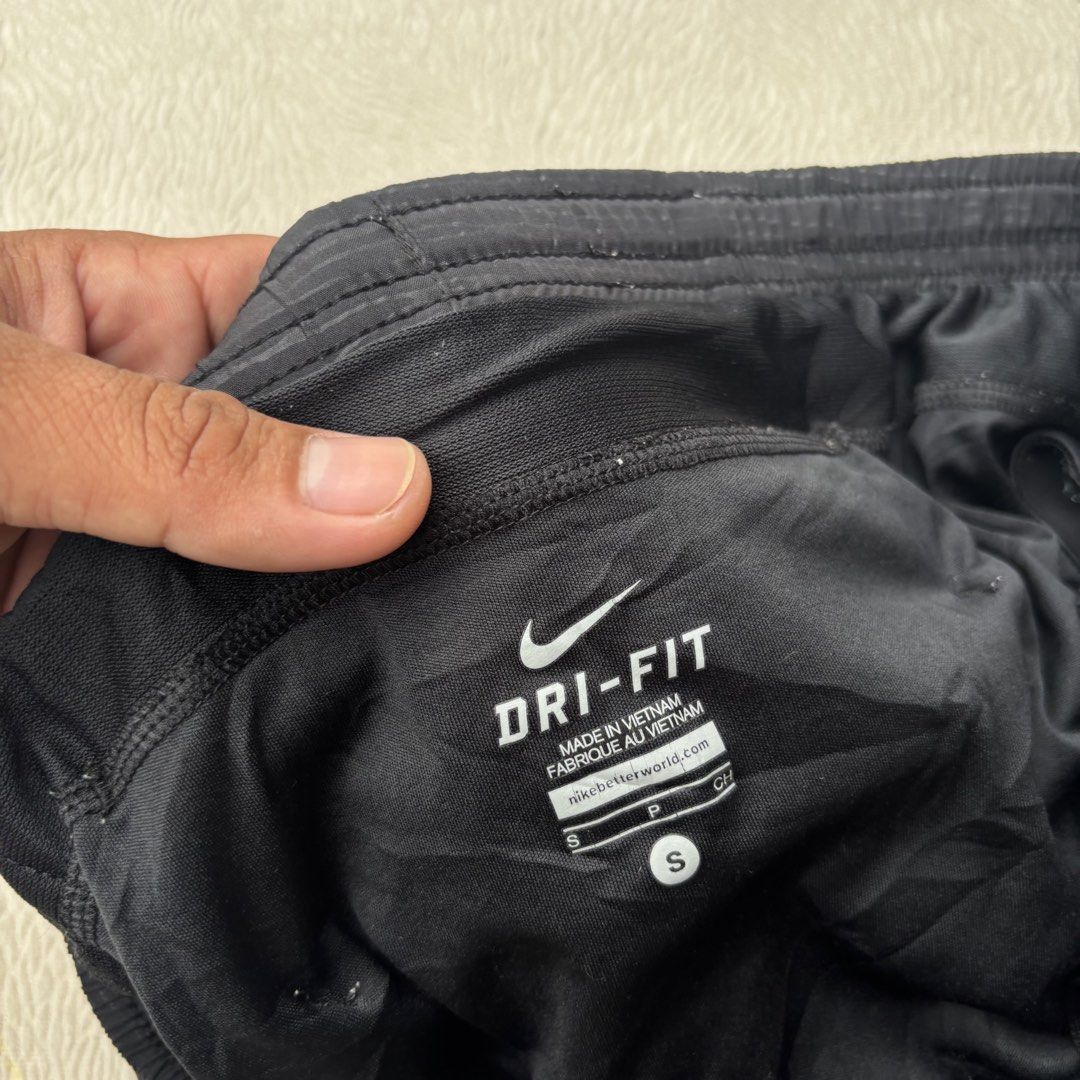 Nike Running Shorts (Category: Shorts) located in Baybay. Submitted by thrift.ed2023 (Listing ID 1460717050, Image 3). Description: Nike Running Shorts 24” to 30” Waistline Stretchable No Issue Need Wash Good as New.