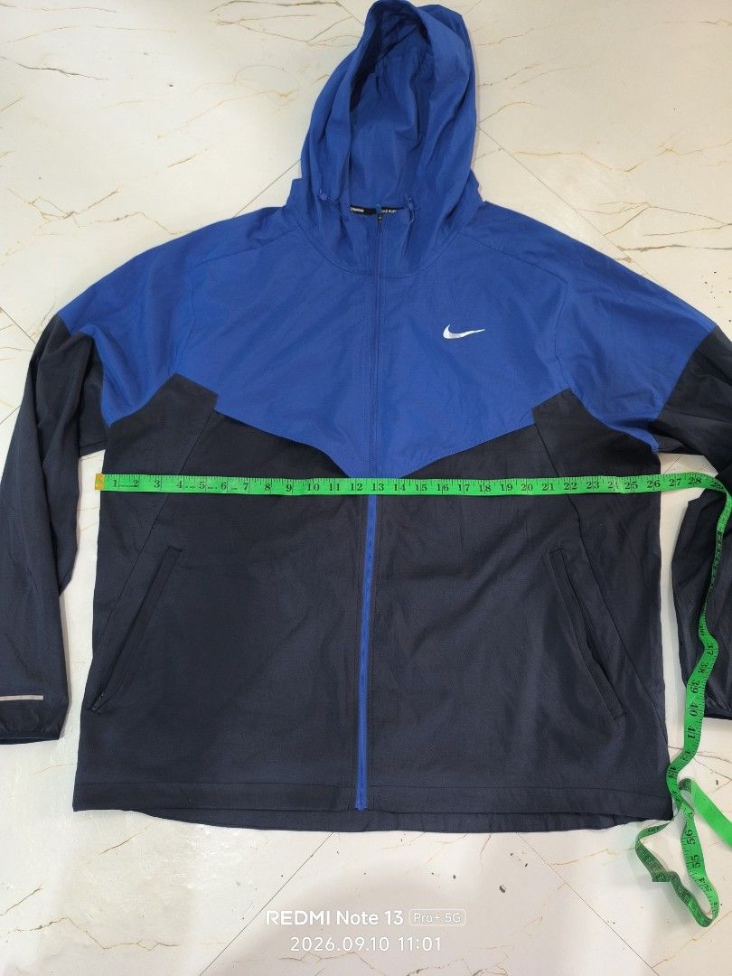 Nike Running Windbreaker Packable 🔥 (Category: Coats, Jackets and Outerwear) located in Maragondon. Submitted by jayharvey66 (Listing ID 1460737864, Image 2). Description: No issues 😃 Super nice in actual 😉.