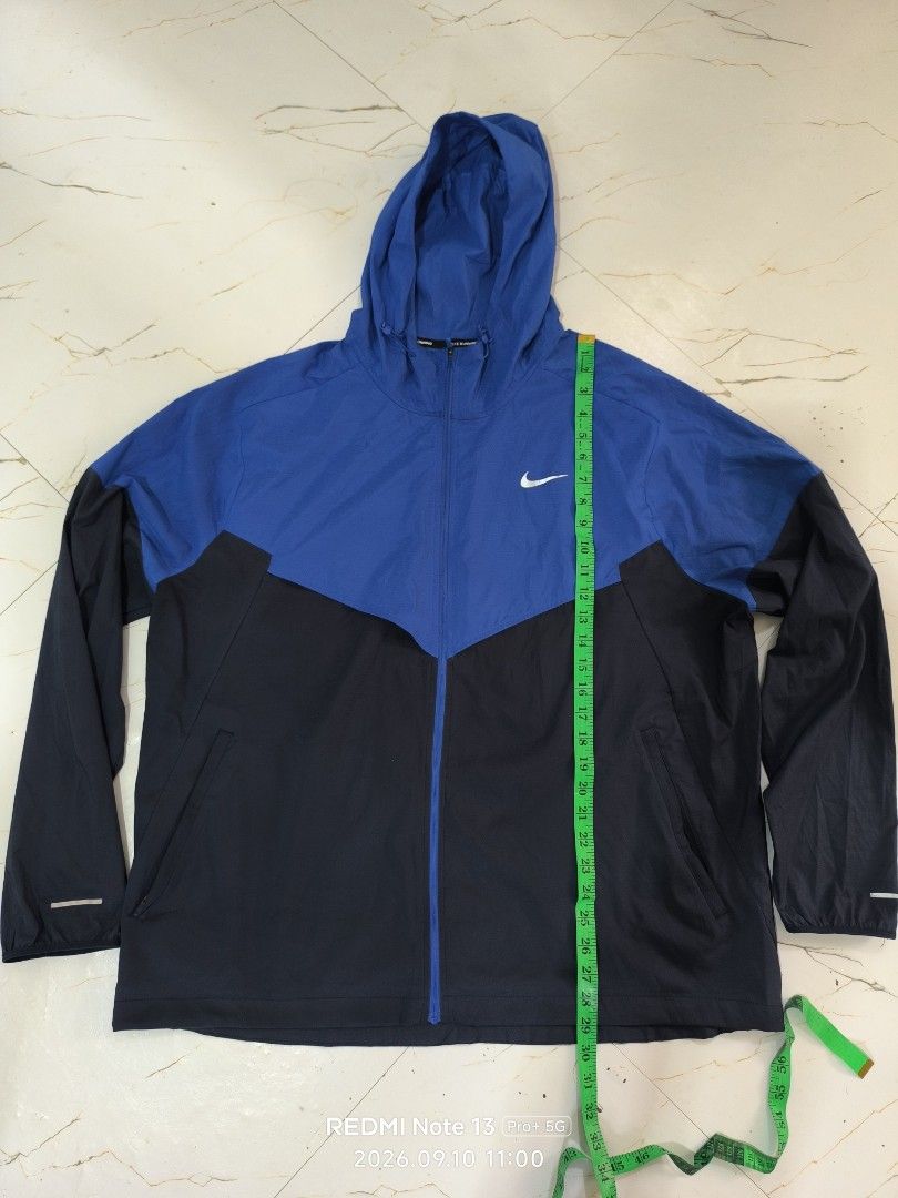 Nike Running Windbreaker Packable 🔥 (Category: Coats, Jackets and Outerwear) located in Maragondon. Submitted by jayharvey66 (Listing ID 1460737864, Image 1). Description: No issues 😃 Super nice in actual 😉.