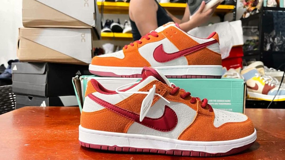 Nike SB Dunk Low Pro QS (Category: Sneakers) located in Cainta. Submitted by wichaelthriftstall (Listing ID 1460837076, Image 1). Description: Nike SB DUNK LOW PRO QS Size US 10/44 27 cm Location Cainta Rizal free shipping included original with box.