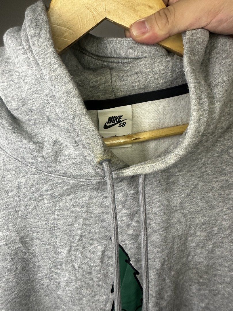 NIKE SB HOODIE (Category: Coats, Jackets and Outerwear) located in Molave. Submitted by thriftmate13 (Listing ID 1460721240, Image 2). Description: need wash.