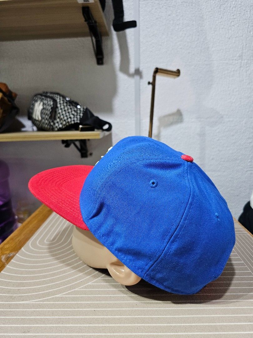 Nike SB snapback hat (Category: Caps & Hats) located in Baguio. Submitted by kayeonlineshop (Listing ID 1460759675, Image 3). Description: -blue and red Nike SB snapback hat featuring a prominent white embroidered logo on the front.