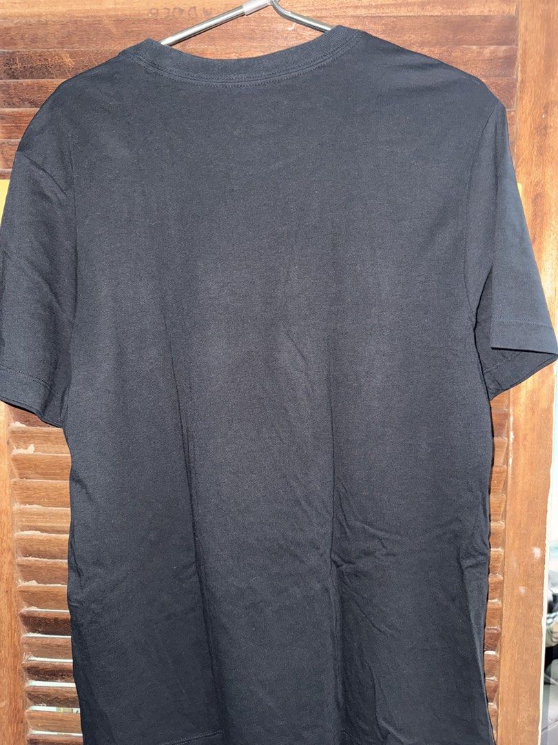 NIKE SHIRT (Category: Shirts) located in San Pedro. Submitted by vennizventura (Listing ID 1460765091, Image 2). Description: Size M in tag Guaranteed authentic No flaws Please note: Color may slightly vary in photos due to lighting. 😊.
