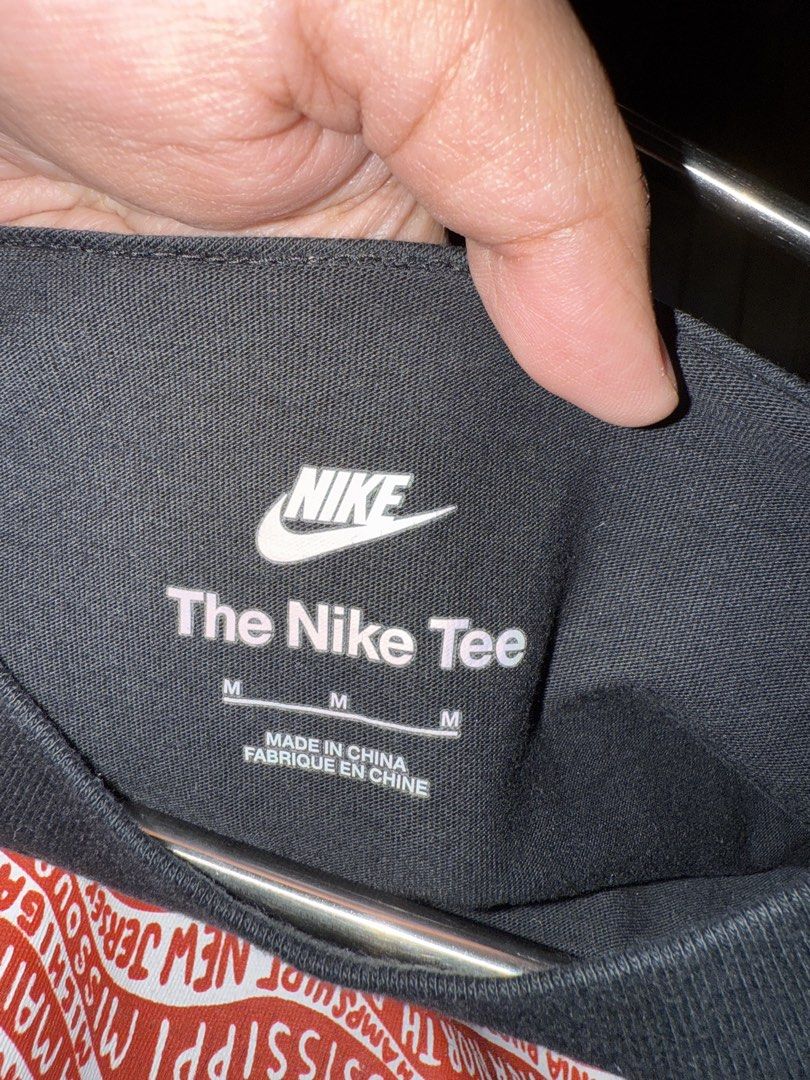 NIKE SHIRT (Category: Shirts) located in San Pedro. Submitted by vennizventura (Listing ID 1460765091, Image 3). Description: Size M in tag Guaranteed authentic No flaws Please note: Color may slightly vary in photos due to lighting. 😊.