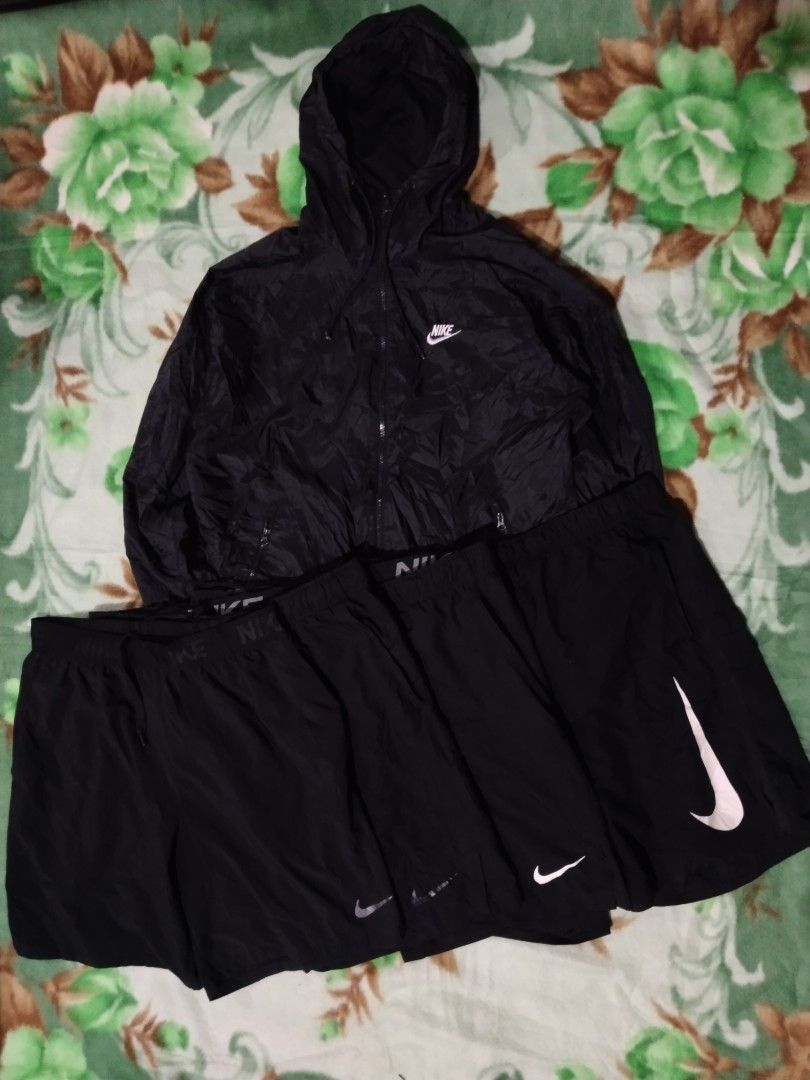 NIKE SHORTS AND WINDBREAKER ASPACK (Category: Shorts) located in Pili. Submitted by factordan.dbb1db (Listing ID 1460916661, Image 1). Description: all items are in excellent condition.