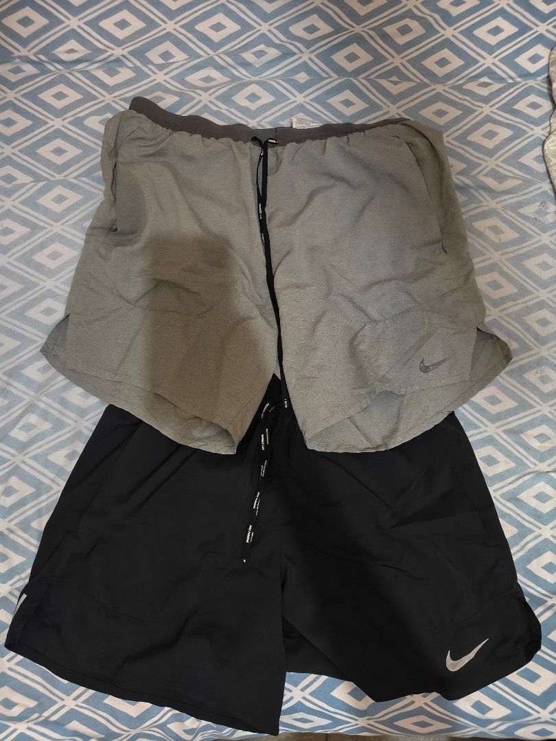 Nike Shorts aspack (Category: Shorts) located in Compostela. Submitted by legitseller2256 (Listing ID 1460898113, Image 3). Description: For sale Nike shorts as pack all size medium fits 30-32 waist Black Nike Woven Alumni Shorts very good condition 19 cm length no issue Black Nike Flex shorts in good condition issue: reflector and logo medyo blur na 5 inches length Gray Nike Flex shorts useable condition issue: reflector and logo medyo blur na p
