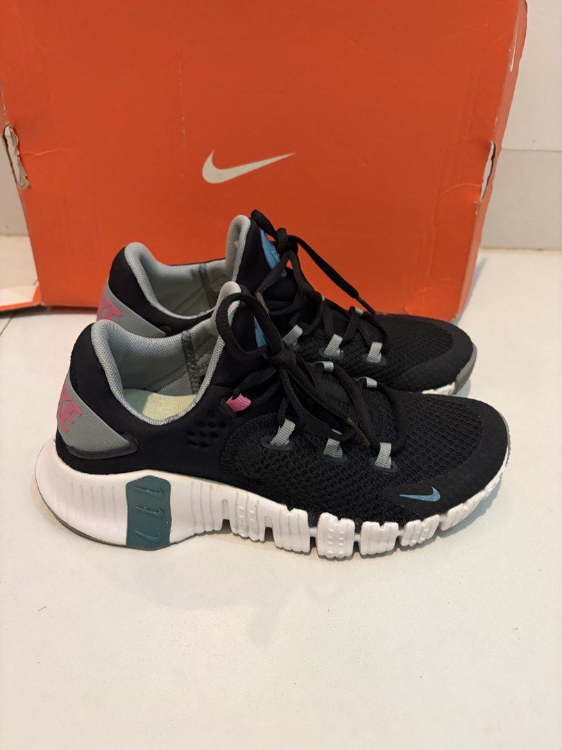 Nike sneakers black (Category: Sneakers) located in Manila. Submitted by coolandchic (Listing ID 1460736186, Image 1). Description: .