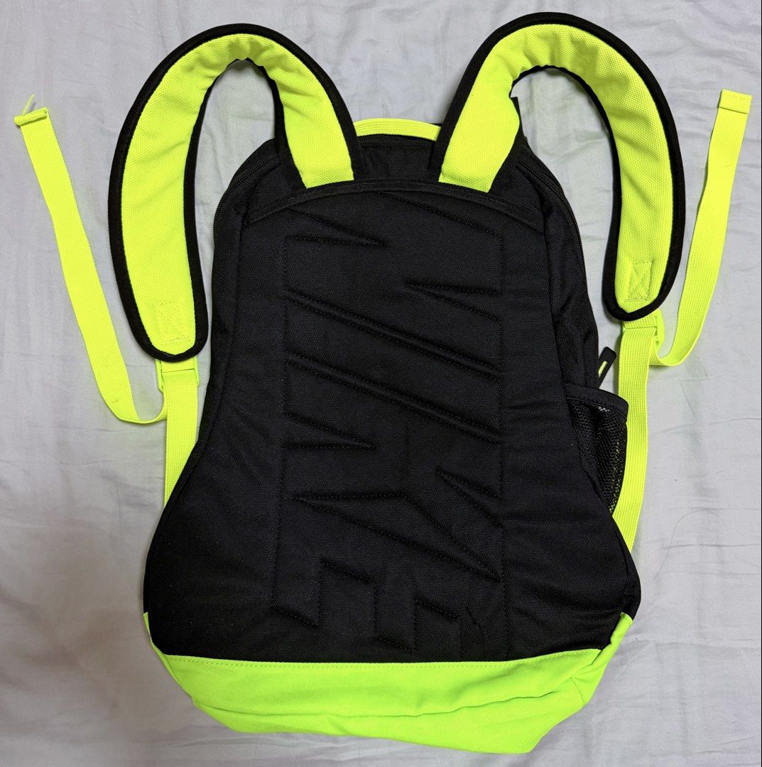Nike Soccer Shield Compact Backpack 🎒⚽ (Category: Backpacks) located in Paranaque City. Submitted by saveurdelalumiere (Listing ID 1460756672, Image 2). Description: Brand: Nike Model: Soccer Shield Compact Backpack Colorway: Black / Volt (Neon Green) Features: Main compartment with top zip access Front Nike Shield emblem logo Water-resistant bottom panel for ground protection Padded ergonomic shoulder straps and back panel with embossed Nike br