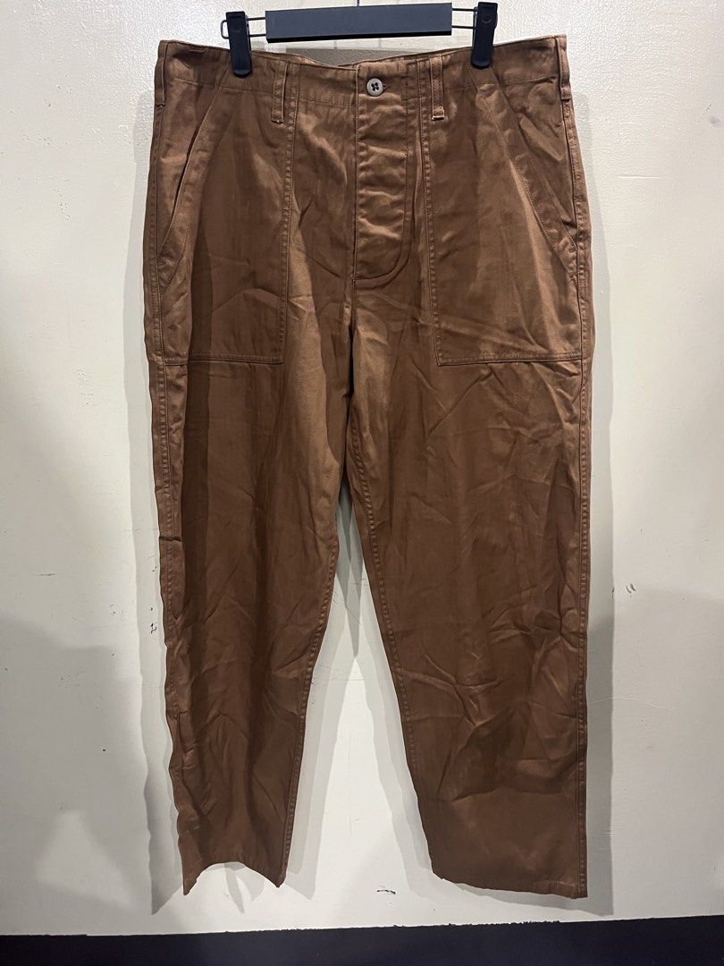 Nike Straight Cut Trousers/Brown / Size 32 (Category: Jeans) located in Camalaniugan. Submitted by anarchymonopoly052128 (Listing ID 1460914765, Image 2). Description: Waistline : 32 Inches Length: 39 Inches Thigh: 14.2 Inches Bottom Hem: 8 Inches .