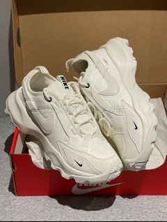 (Category: ) located in . Submitted by pickplanet_sneaker_shirt (Listing ID 1460872938, Image 1). Description: .
