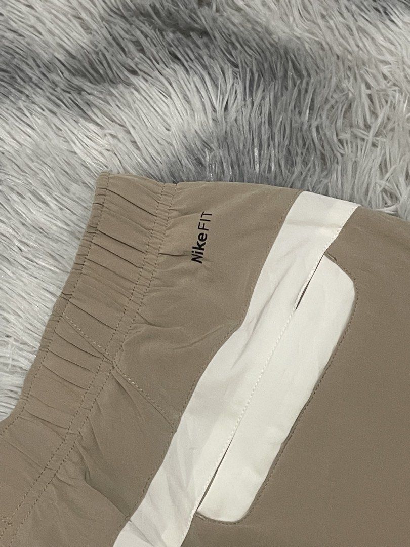 nike track pants (Category: Joggers) located in Manila. Submitted by thrift_by_tons08 (Listing ID 1460883875, Image 3). Description: NIKE TRACK PANTS Dimes: Waist: 28 - 34 Length: 41 Leghole: 9 Price: 650 + sf 📍Roxas City, Capiz 5800 🔫 Payment via Gcash 🔫Payment First Policy .