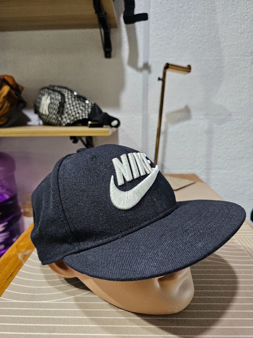 Nike True Snapback Cap (Category: Caps & Hats) located in Baguio. Submitted by kayeonlineshop (Listing ID 1460815038, Image 2). Description: -classic black Nike True Snapback Cap featuring a prominent white embroidered Swoosh and lettering across the front panel.