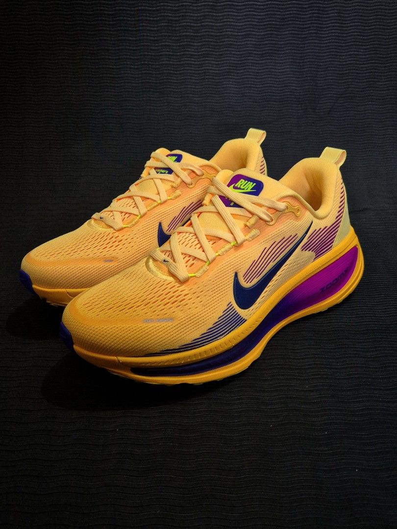 Nike Vomero 18 'Citron Pulse Laser Orange' (Category: Sneakers & Footwear) located in Manila. Submitted by jrtgunao32451 (Listing ID 1460868088, Image 3). Description: ▪︎Php 5,000 - Steal ❗️❗️ (Below SRP Php 8,395) ▪︎Size: 8.5 US | 9 US | 9.5 US | 10.5 US Men's ▪︎Brand new with OG box ▪︎Proof of previous transactions: 📌 Follow us on FB and IG: jjcsoles 📌 ▪︎Mode of Payment: Gcash /BPI /BDO 🚚 Lalamove / LBC (Shipping fee will be shouldered by th