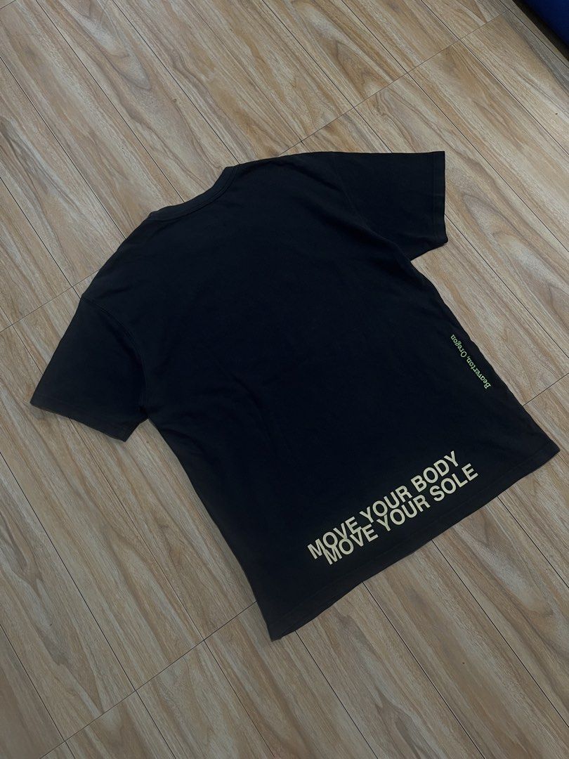 Nike Worldtour (Category: Tshirts & Polo Shirts ) located in Batangas. Submitted by copemmm_000 (Listing ID 1460752185, Image 2). Description: Nike Worldtour Large 22x28 No issue.