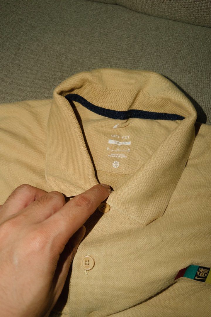 Nike Yellow Polo Shirt Medium (Category: Tshirts & Polo Shirts ) located in Makati City. Submitted by ray_sells (Listing ID 1460783105, Image 3). Description: Second Hand Item (Personal Wardrobe) - What you see is what you get. - Used but not in a bad condition. - Reason for selling: Decluttering. .
