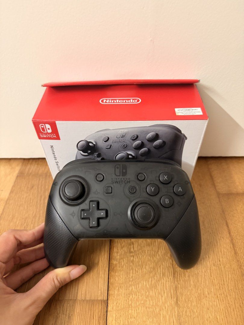 Nintendo Switch Pro Controller (Category: Controllers) located in Kuala Lumpur. Submitted by zenice88 (Listing ID 1460864337, Image 2). Description: Original price RM309.