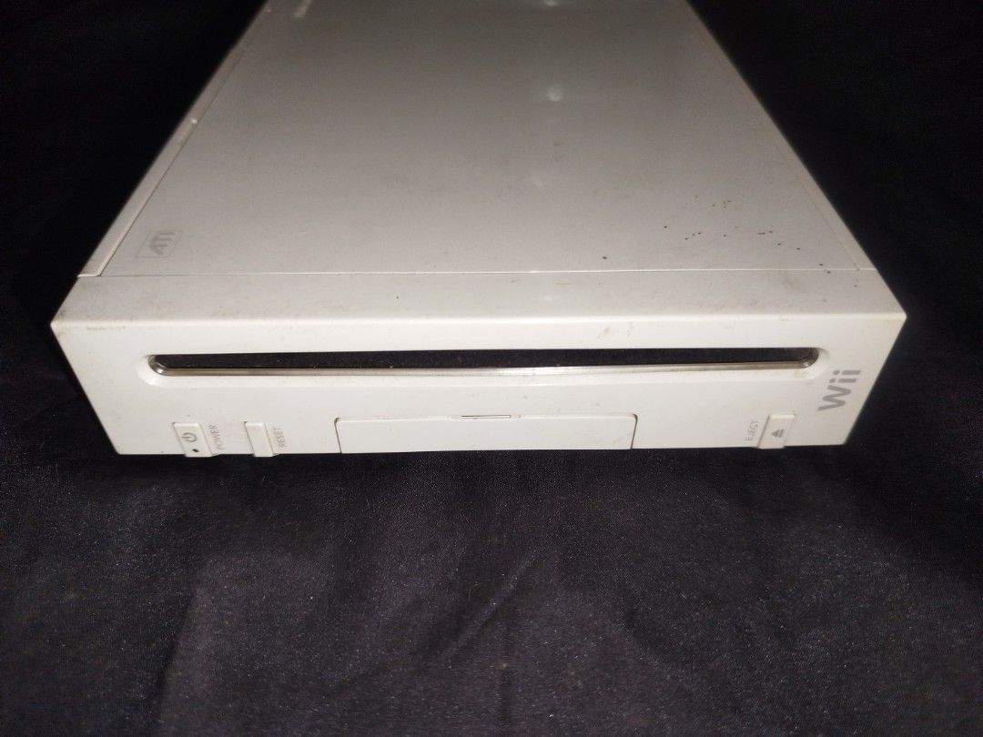 Nintendo Wii Console Bundle with Cables (Category: Nintendo) located in Manila. Submitted by jojo.welter (Listing ID 1460760076, Image 1). Description: - White Nintendo Wii console 220v - Includes power adapter and AV cables - No controller - Working condition .