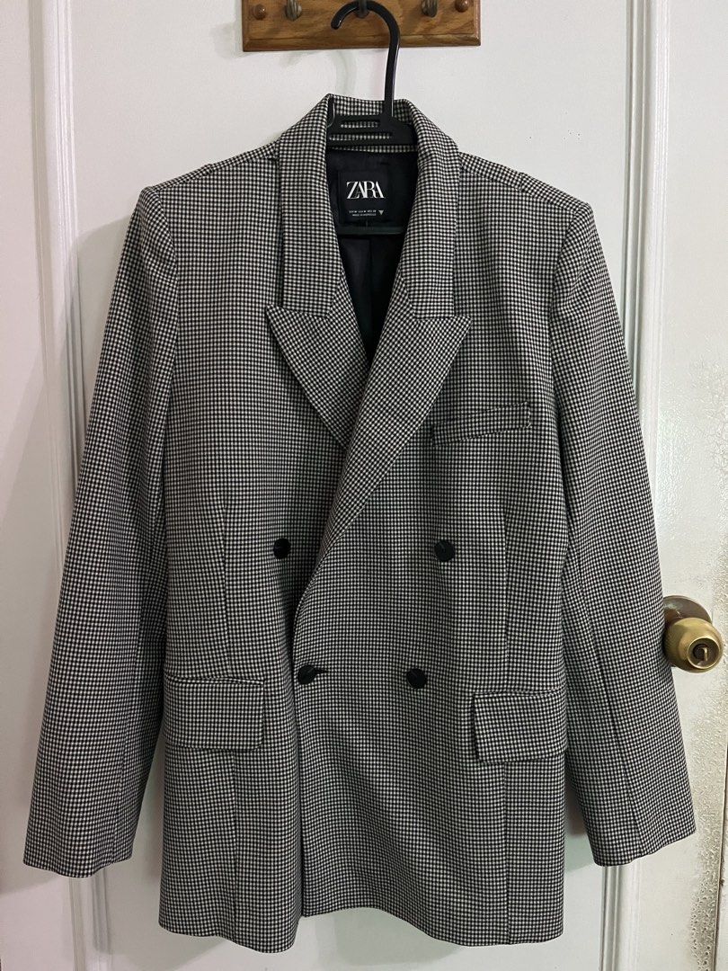 NWOT Zara Double Breasted Houndstooth Blazer (Category: Coats, Jackets and Outerwear) located in Las Pinas. Submitted by cathys.closet (Listing ID 1460769555, Image 1). Description: - Classic houndstooth pattern blazer from Zara - Stylish double-breasted design with two-button closure - Features two practical front flap pockets - Fully lined for a comfortable fit - Expertly made in Morocco - Perfect for dressing up or down, adding a touch of soph