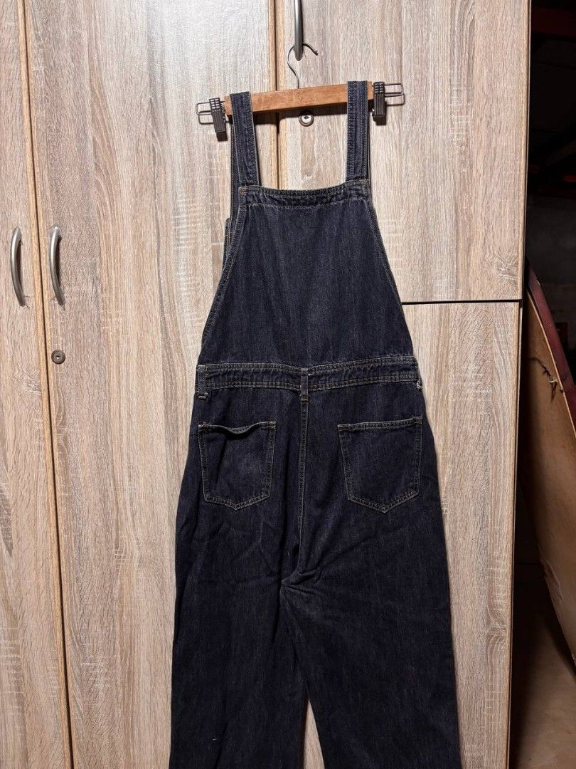 Nzoohy Dark Wash Denim Overalls (Category: Jumpsuits) located in Bacoor. Submitted by elioseo (Listing ID 1460900729, Image 2). Description: size 30 length 41 MOP GCASH MOD J&T.