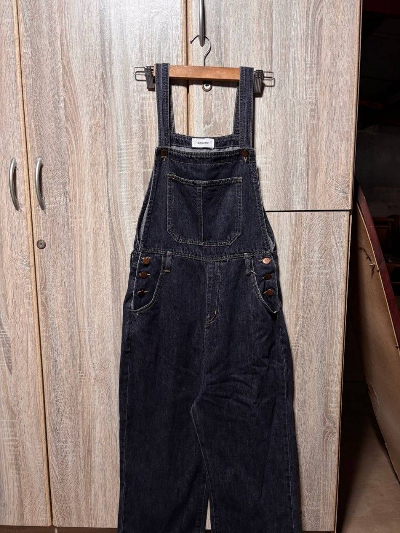 Nzoohy Dark Wash Denim Overalls (Category: Jumpsuits) located in Bacoor. Submitted by elioseo (Listing ID 1460900729, Image 1). Description: size 30 length 41 MOP GCASH MOD J&T.