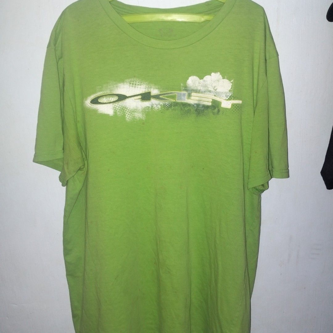 Oakley Green T-shirt (Category: Tshirts & Polo Shirts ) located in Manila. Submitted by ghst.thrift (Listing ID 1460738997, Image 1). Description: vintage/y2k Oakley ISSUE- HAIR LINE,STAIN,PIN HOLE.