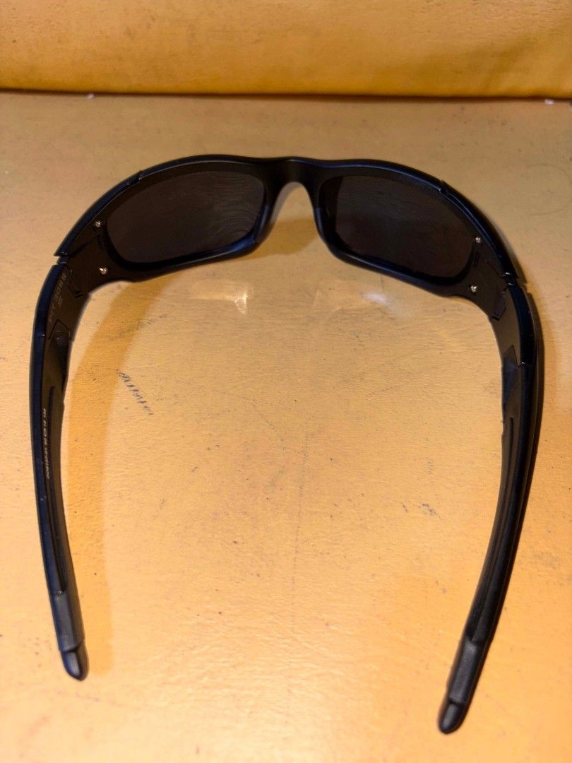 Oakley Pit Boss II Sunglasses (Category: Sunglasses & Eyewear) located in Manila. Submitted by genevieve420 (Listing ID 1460881106, Image 2). Description: - Oakley Pit Boss II sunglasses - Black frame with dark lenses - Classic sporty style - Ideal for sunny days - Shows some signs of wear, but still in good shape - Ready for a new owner.