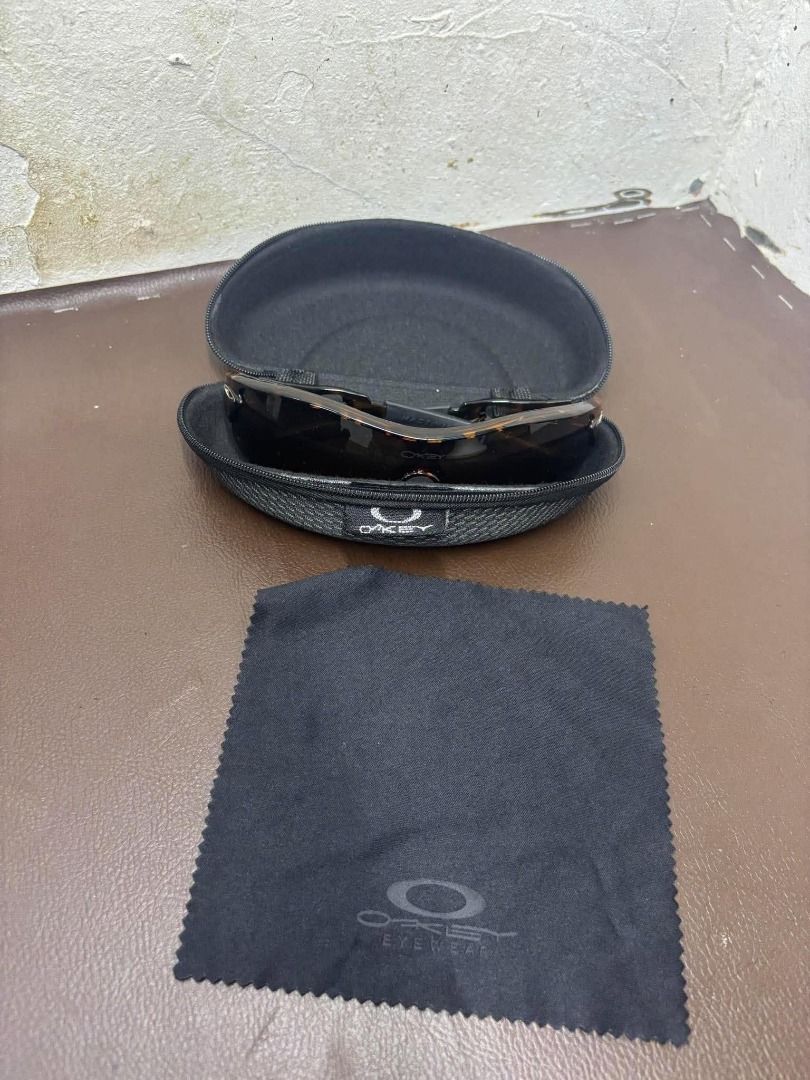 Oakley Sport Shield Sunglasses – Tortoise Shell Frame w/ Case (Category: Packaged & Instant Food) located in Bacoor. Submitted by fafofa (Listing ID 1460851386, Image 3). Description: Oakley Sport Shield Sunglasses – Tortoise Shell Frame w/ Case.