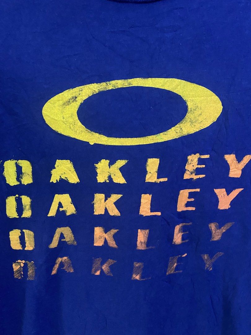 OAKLEY TEE (Category: Activewear) located in Cavite. Submitted by gedom (Listing ID 1460920507, Image 2). Description: Oakley tee Size small 20/28.5 dimes Excellent .