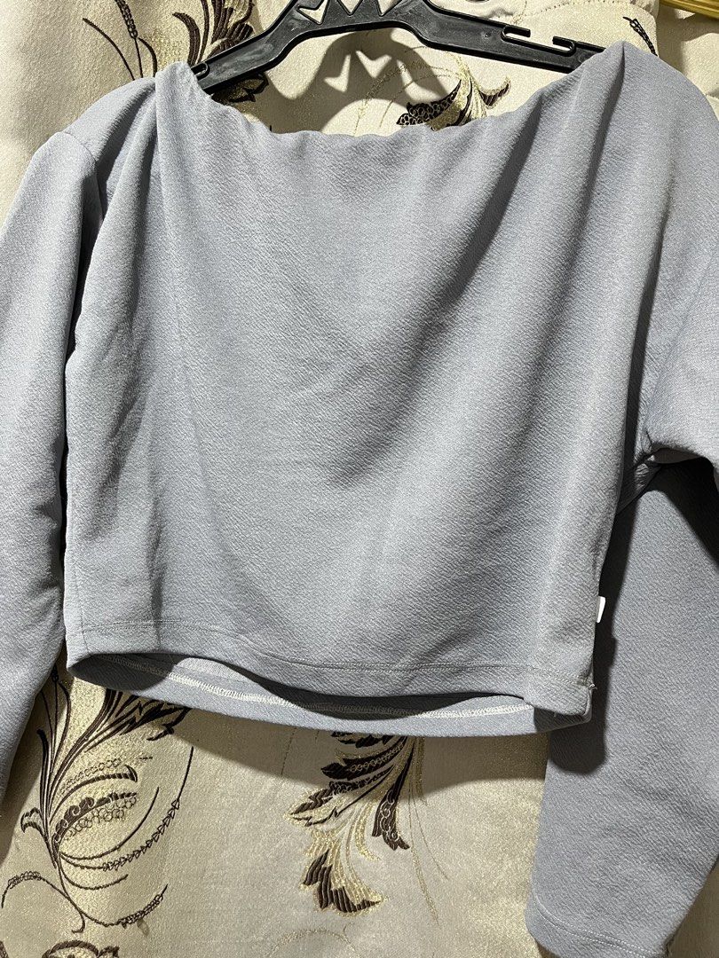 Off Shoulder Long Sleeve Crop Top (Category: Longsleeves) located in Manila. Submitted by jamalynnah (Listing ID 1460881202, Image 2). Description: Grey off-shoulder crop top Small-Semi Large.