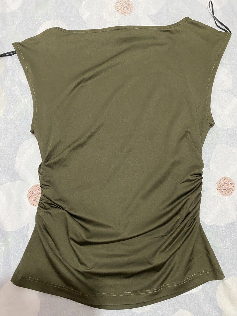 Olive Green Ruched Top (Category: Sleeveless) located in Tanza. Submitted by vhies_closet24 (Listing ID 1460866647, Image 3). Description: Pre-loved Olive Green Ruched Top 💚 Simple but flattering olive green top with ruched details on the sides. Perfect for casual or semi-dressy outfits. 📌 Pre-loved, good condition 📌 Stretchable fabric 📌 Please check photos for actual condition.