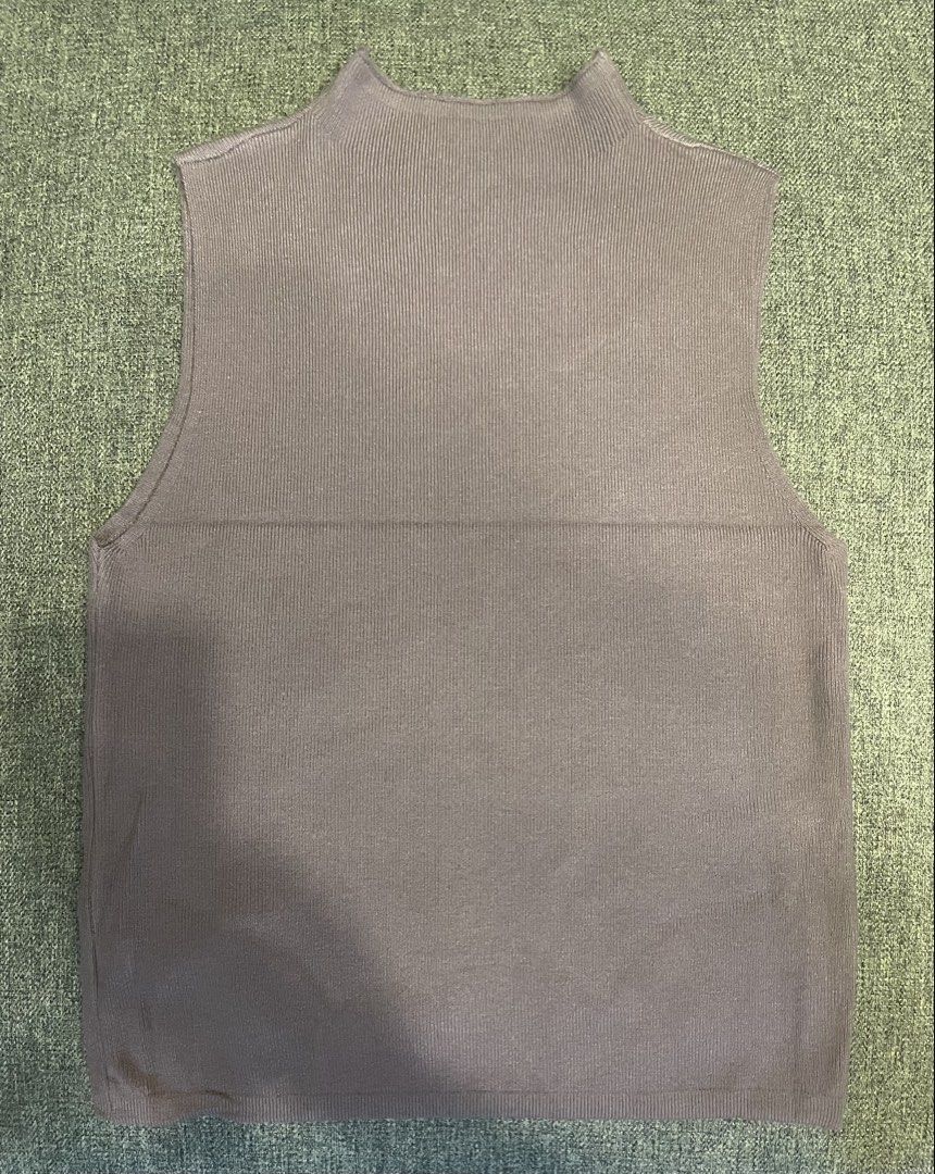 One K BKK Ribbed Turtle Neck Sleeveless (Category: Blouses) located in Quezon City. Submitted by mfordma (Listing ID 1460909331, Image 1). Description: BRAND NEW Originally bought for 480.00 Doing a little closet decluttering! ✨ Letting go of some pieces that are still in great condition and looking for a new home. 🤍 Brand: ONE-K Size: Free size Color: Mauve Description: - Very stretchable ribbed soft knit sleeveless mock neck design Measurement