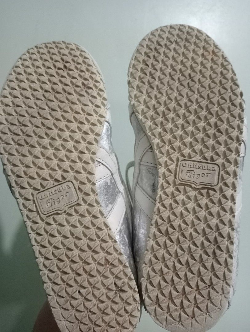Onitsuka Tiger Mexico Silver/Metalic (Category: Sneakers) located in Naga. Submitted by declutter_it (Listing ID 1460722147, Image 2). Description: Onitsuka Tiger Mexico 66 Silver size: 37.5.