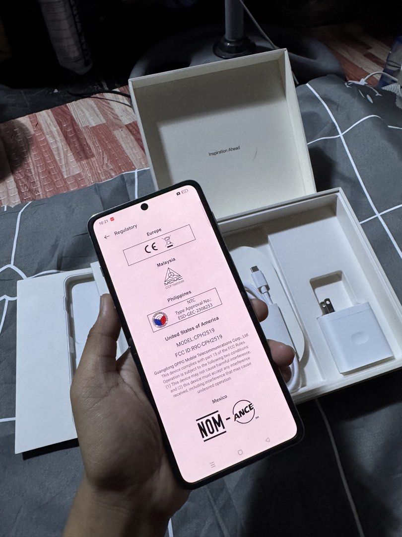 Oppo find N3 Flip (Category: OPPO) located in Manila. Submitted by si77ie (Listing ID 1460906102, Image 3). Description: OPPO Find N3 Flip 6.8 inch. main foldable screen MediaTek Dimensity 9200 processor Versatile triple rear camera system 12Gb Rom | 256Gb Ram Color Cream Gold Battery Capacity 4300 mAh With Charger 44w Supervooc Ntc approved DM me for more details📩 19,000.