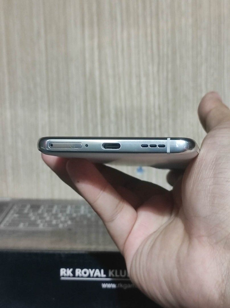 Oppo Find X3 Pro (Category: OPPO) located in Caloocan City. Submitted by freddie_0704 (Listing ID 1460881520, Image 3). Description: For Sale 'Only' *Pabasa po muna ng description para iwas repetitive na tanong* Oppo Find X3 Pro White ➡️6.7" LTPO Amoled 1440p 120Hz Display ➡️Snapdragon 888 Processor ➡️12GB LPDDR5 RAM | 256GB UFS 3.1 STORAGE ➡️50MP Quad Rear Camera ➡️32MP Front Camera ➡️4500mAh Li-Po Battery ✅Close to excellent cosmetic appearance