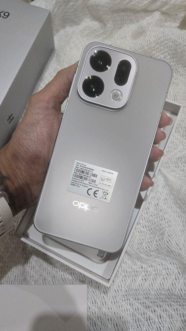 OPPO Find X9 Titanium Grey 512 GB (Category: OPPO) located in Manila. Submitted by lilmissangeline (Listing ID 1460805011, Image 3). Description: - Brand new, back in box - In original box and Sun Yingsha Limited Edition Gift Box - Had to take an unboxing video for work so the box is open but I never actually used the phone for personal use.