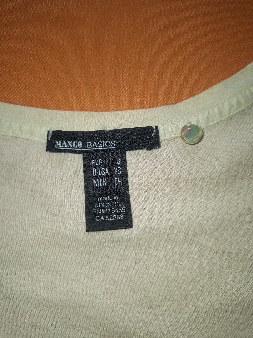Original Mango (Category: Blouses) located in Rodriguez. Submitted by jsfashionolshop (Listing ID 1460741552, Image 2). Description: Mango Basics blouse with a bow detail and puff sleeves color cream Size Small.