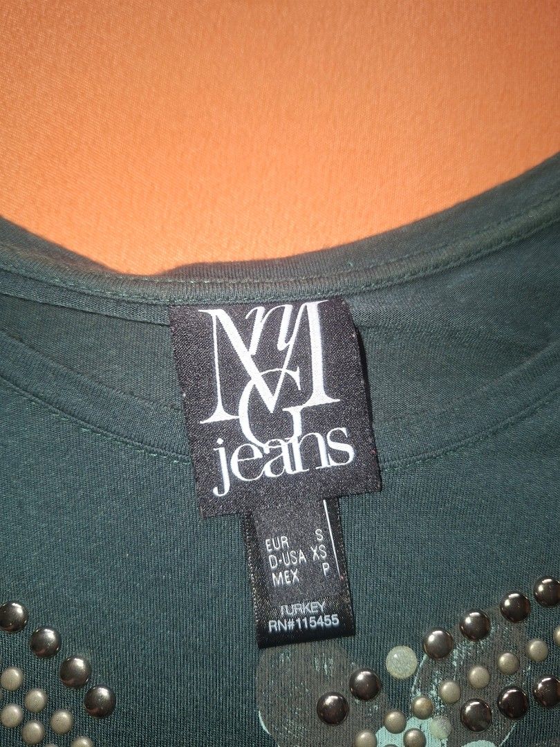 Original Mango (Category: Blouses) located in Rodriguez. Submitted by jsfashionolshop (Listing ID 1460742370, Image 2). Description: MNG blouse dark green Size S.