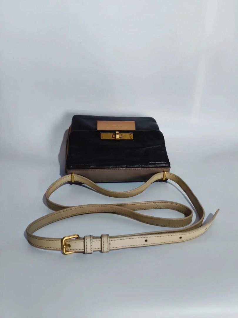 Original Marc by Marc Jacobs (Category: Shoulder Bags) located in Caloocan City. Submitted by secondhand_shop2 (Listing ID 1460762416, Image 3). Description: Sale❗️Sale❗️Sale❗️ Original Marc Jacobs Small Pure genuine leather No flaws 📌First to pay!.