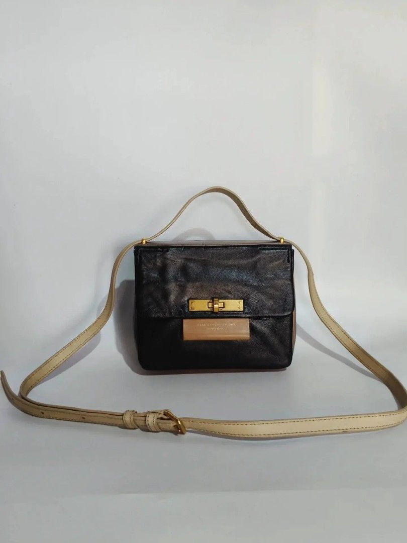 Original Marc by Marc Jacobs (Category: Shoulder Bags) located in Caloocan City. Submitted by secondhand_shop2 (Listing ID 1460762416, Image 1). Description: Sale❗️Sale❗️Sale❗️ Original Marc Jacobs Small Pure genuine leather No flaws 📌First to pay!.