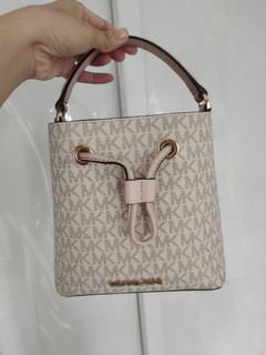 (Category: ) located in . Submitted by shoppbbykk (Listing ID 1460722947, Image 1). Description: .
