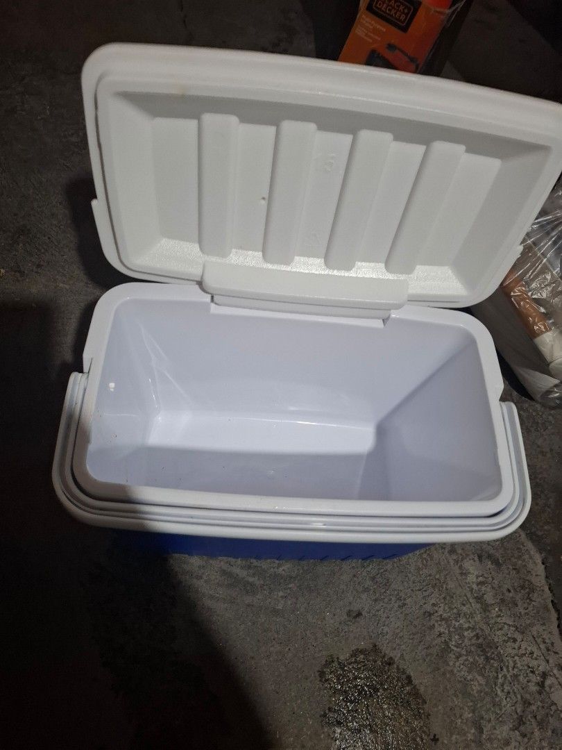 Orocan ice box 15 liters (Category: Other Kitchenware & Tableware) located in Manila. Submitted by angelesmig00232 (Listing ID 1460776248, Image 2). Description: No issue and pwede na gamitin Declutter lang po Bought for 900 pesos and asking for 500 nalang. Nego Imus cavite location Pwede pick up or lalamove.