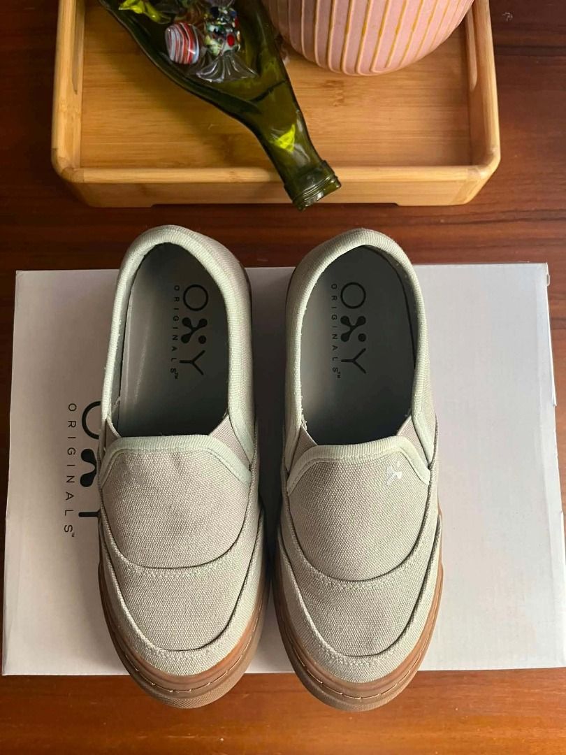 OXY Originals (Category: Sneakers) located in Caloocan City. Submitted by happystar.f17880 (Listing ID 1460825987, Image 1). Description: Shoe Declutter Sale! 👣 Oxy Originals (Brand New) ₱2,500 - Size: 35 Womens - Condition: 10/10 - Price is slightly negotiable 📍 LOCATION Mandaluyong City 💳 PAYMENT OPTIONS • GCash • GoTyme Bank • Cash — for pick-up only 🚚 DELIVERY OPTIONS • Same-day delivery — Grab / Lalamove • Door-to-door delivery — LBC • P