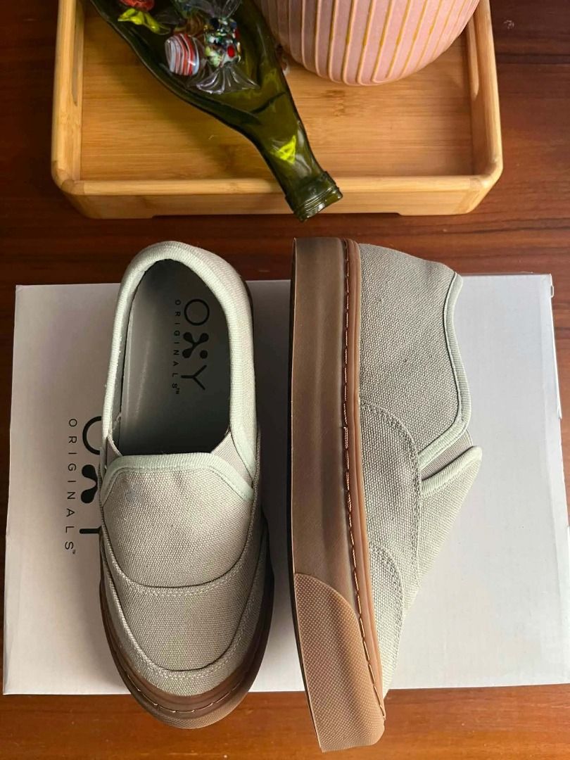 OXY Originals (Category: Sneakers) located in Caloocan City. Submitted by happystar.f17880 (Listing ID 1460825987, Image 2). Description: Shoe Declutter Sale! 👣 Oxy Originals (Brand New) ₱2,500 - Size: 35 Womens - Condition: 10/10 - Price is slightly negotiable 📍 LOCATION Mandaluyong City 💳 PAYMENT OPTIONS • GCash • GoTyme Bank • Cash — for pick-up only 🚚 DELIVERY OPTIONS • Same-day delivery — Grab / Lalamove • Door-to-door delivery — LBC • P