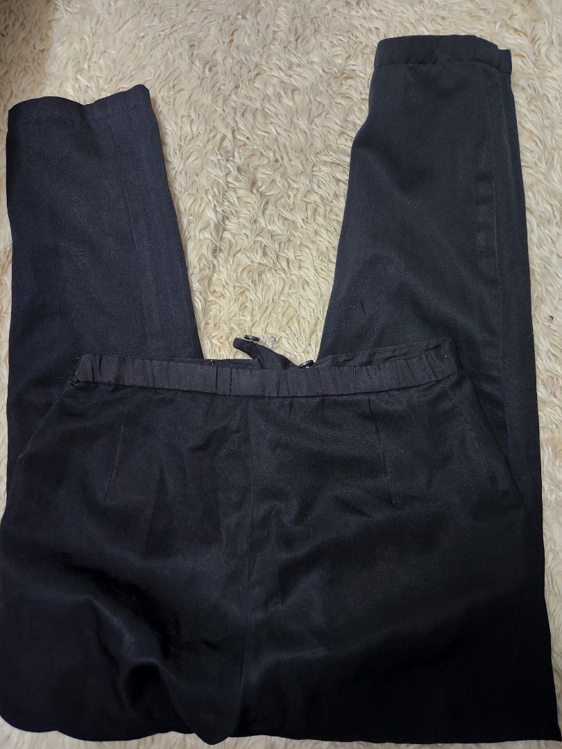 paperdolls black uniform/work trouser slacks (Category: Other Bottoms) located in Quezon City. Submitted by decluttering.cat (Listing ID 1460828843, Image 3). Description: has slight lints and needs rewash faq: -when worn? : no when worn. pls refer to photos for measurements. - authentic: not guaranteed -delivery: jnt for shipping (44 pesos ship rate around metro manila), or same day delivery booked by buyer -lp? : can negotiate unless stated las